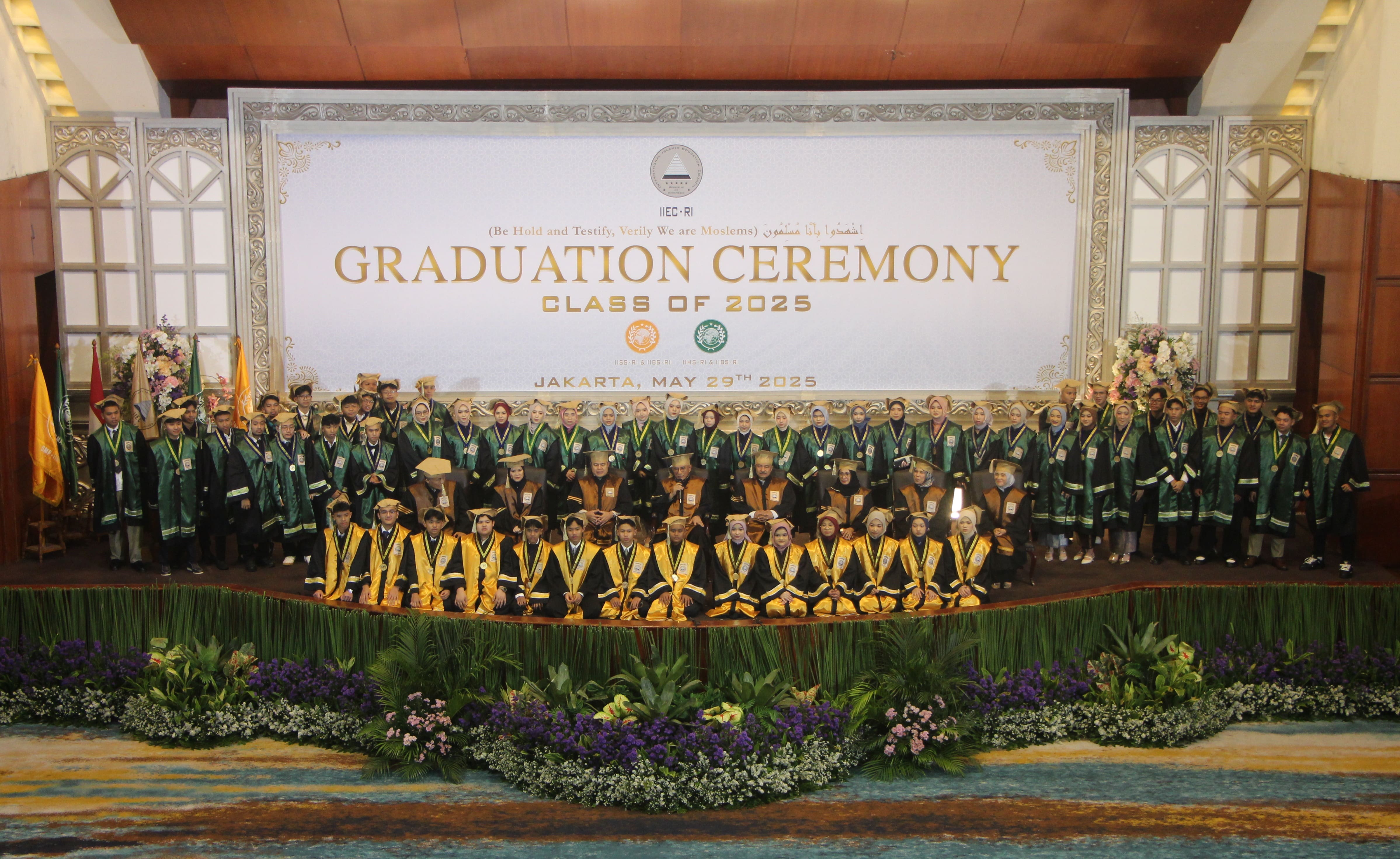 IIEC Gelar Graduation Ceremony SMP IISS Tahun Pelajaran 2024/2025