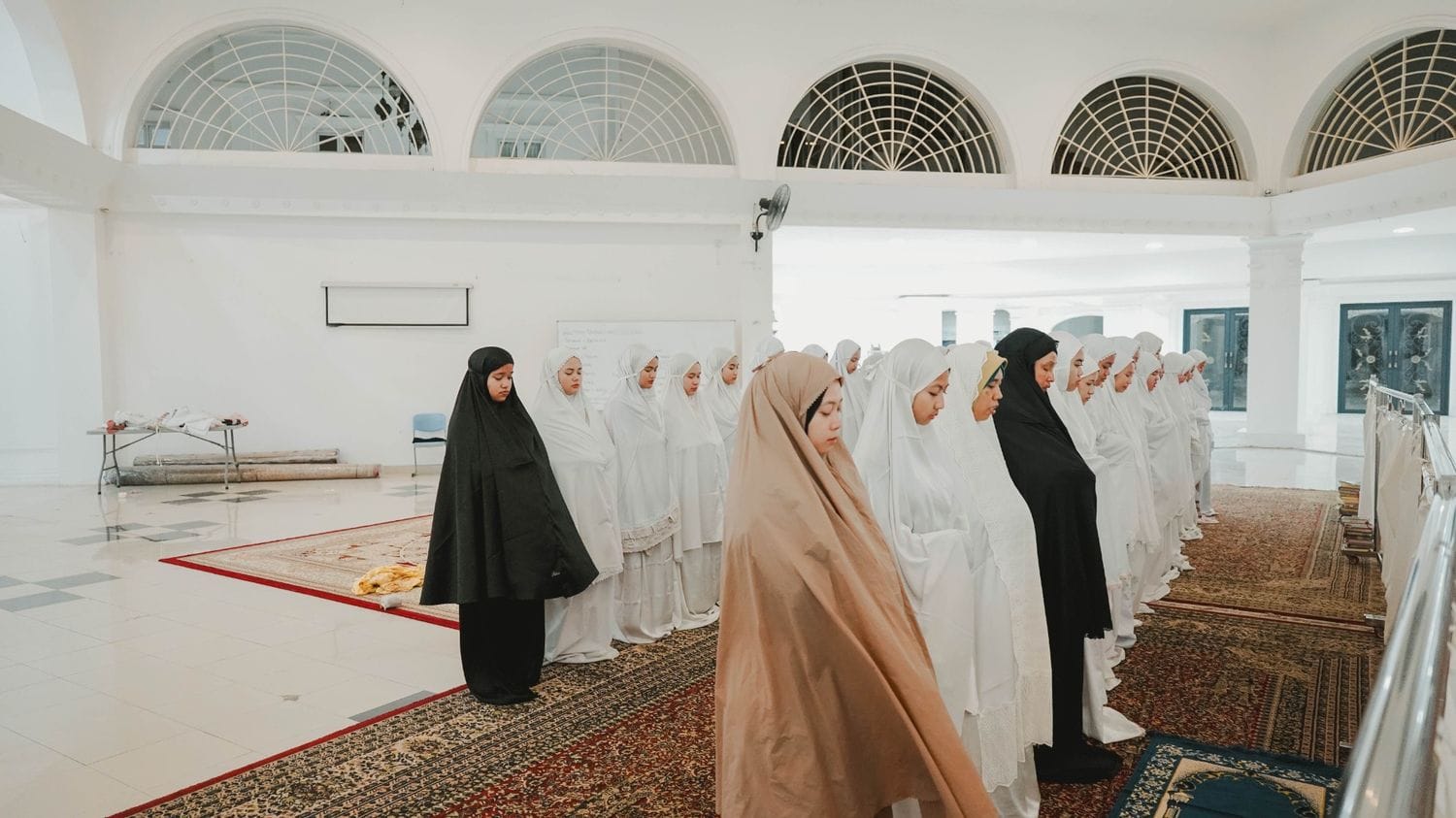 Perbaiki Shalatmu, Maka Allah Akan Memperbaiki Hidupmu